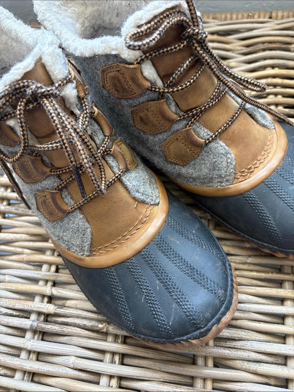 Sorel Out ‘N About Plus Felt Brown, Gray & Black Women's Insulated Boots Size 10